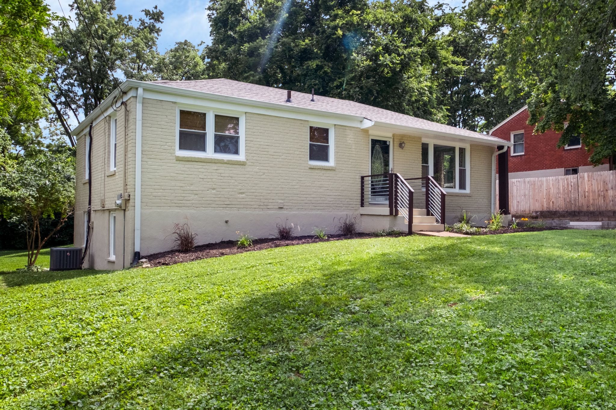 2841 Lakeland Dr