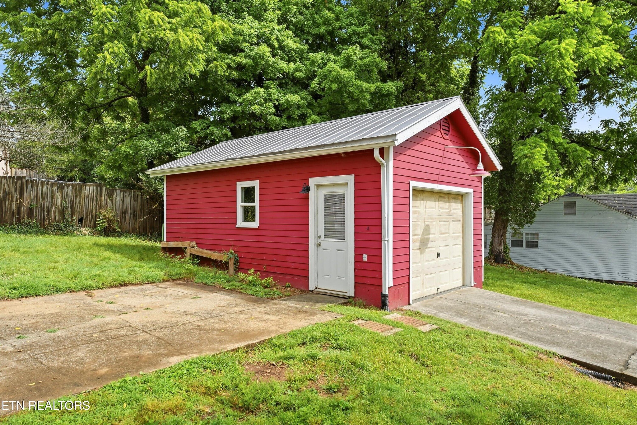 303 Blount St