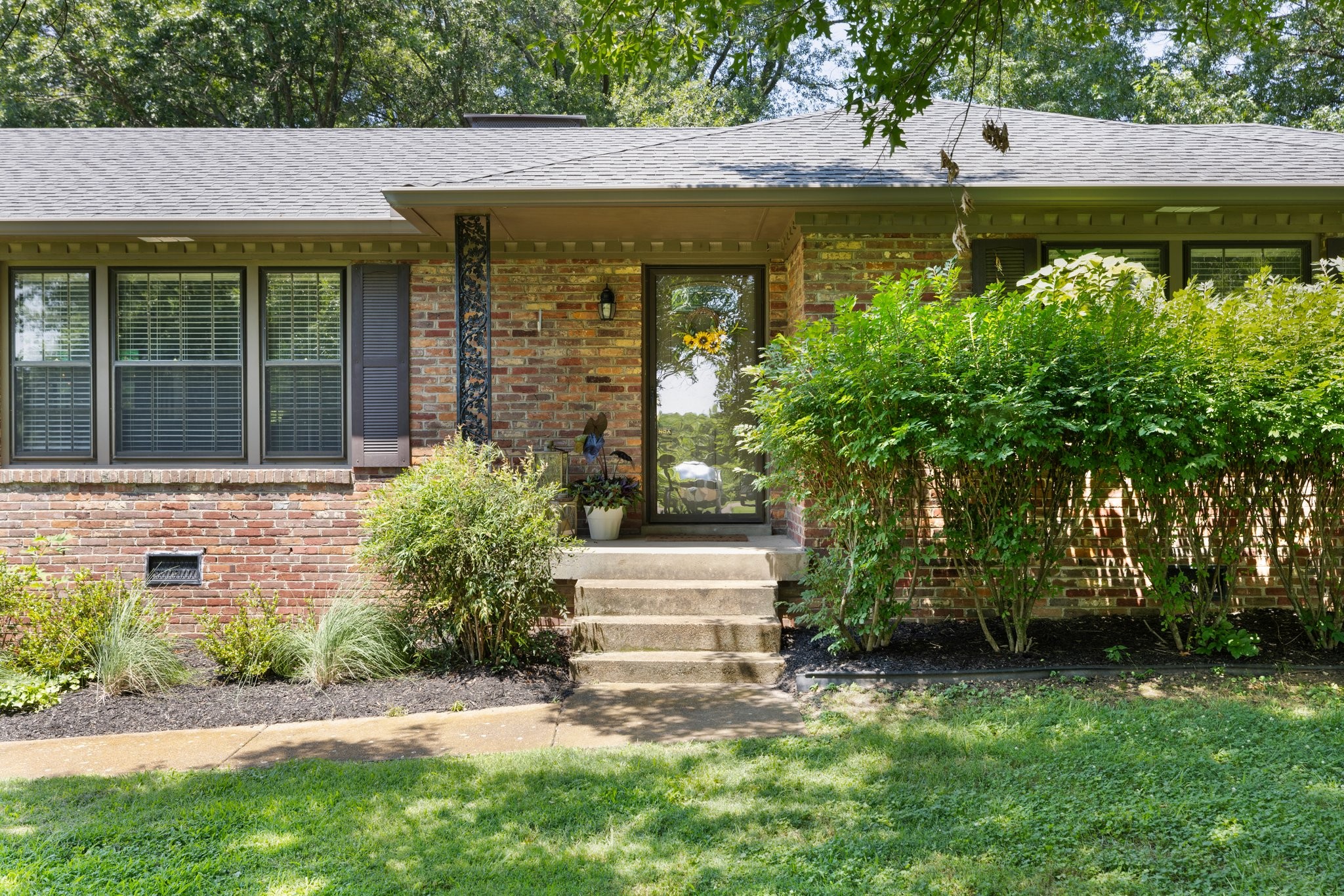 5033 Ragland Dr