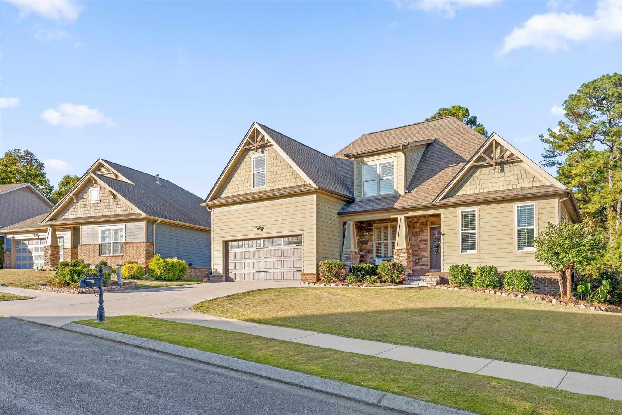 9537 Rookwood Circle