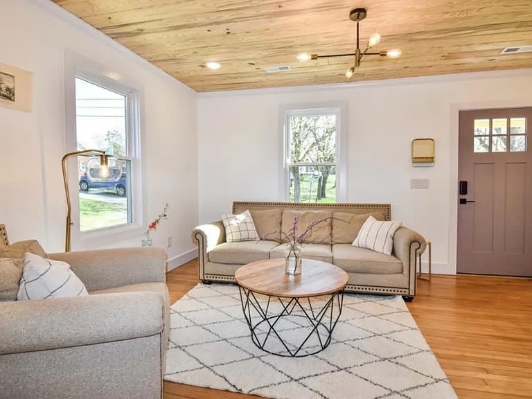 Columbia, Tennessee 38401, United States, 2 Bedrooms Bedrooms, ,1 BathroomBathrooms,Residential,Active,105793