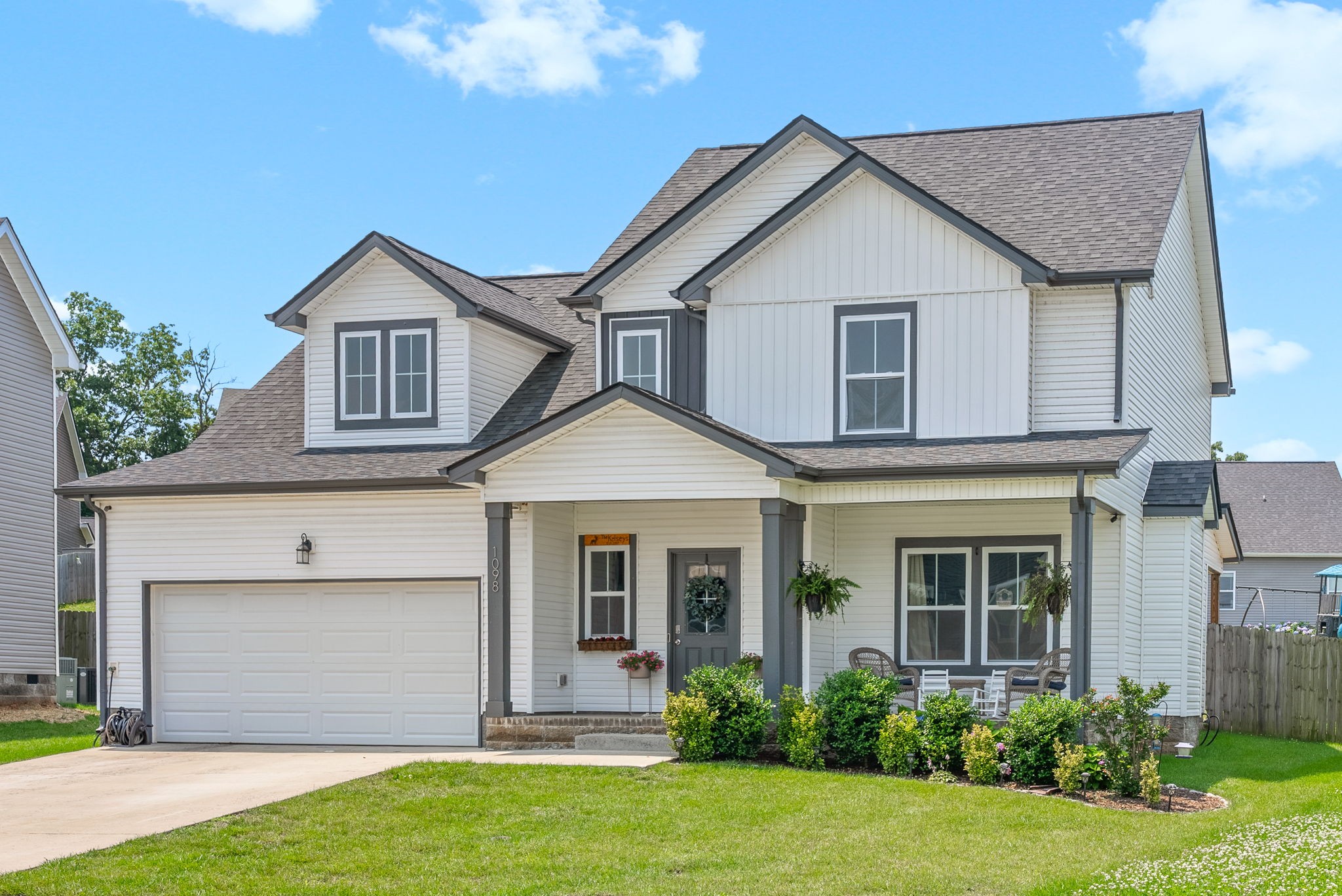 1098 Eagles View Dr