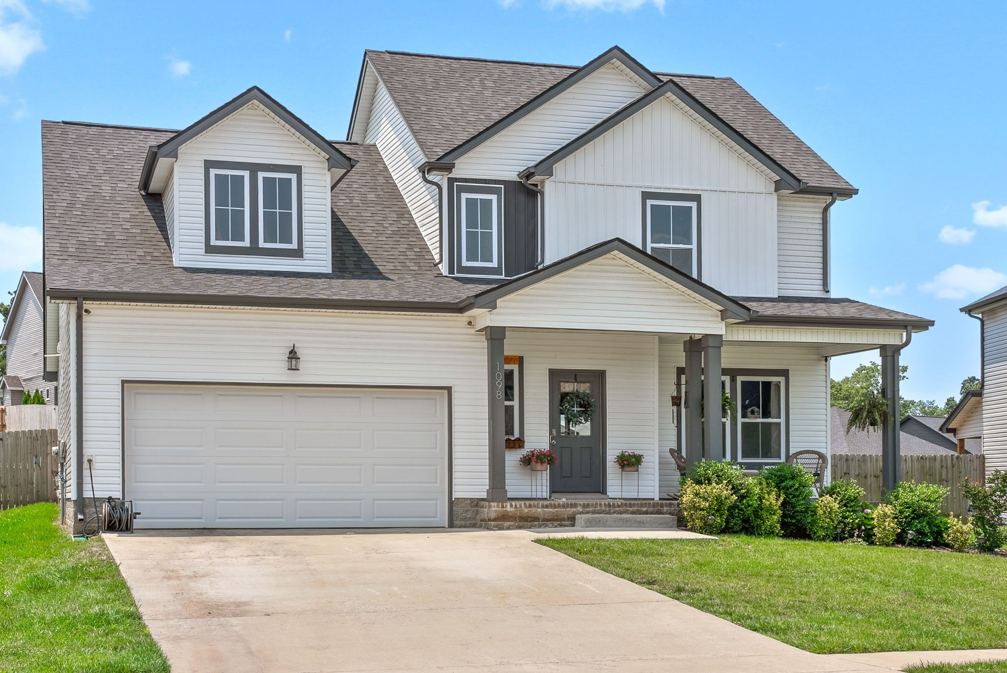 1098 Eagles View Dr