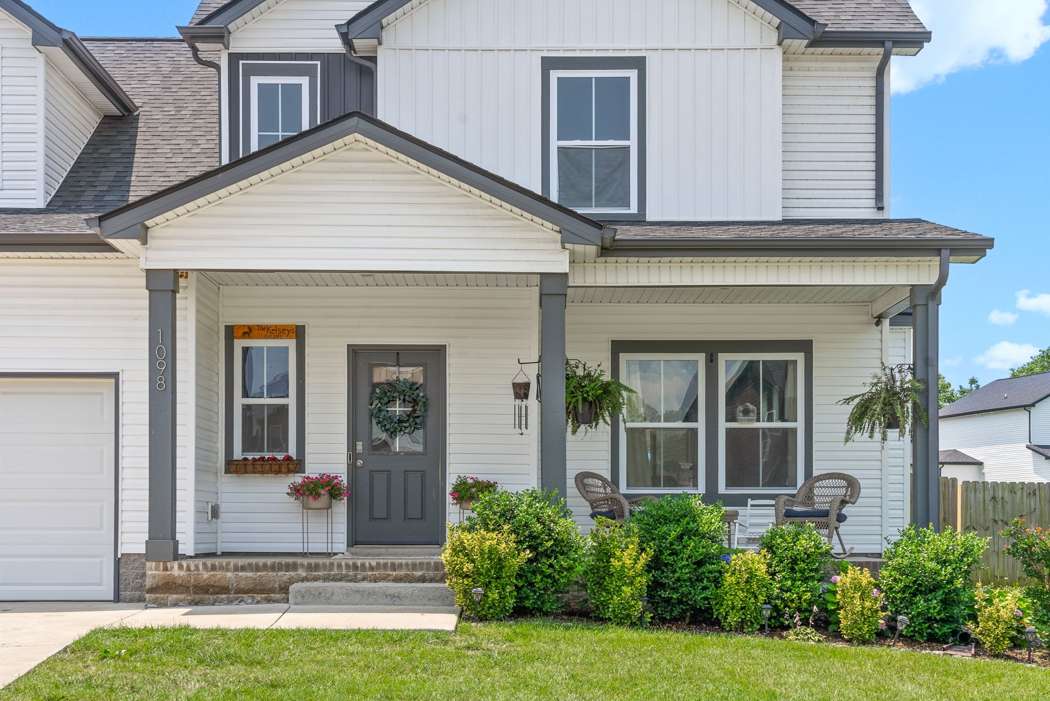 1098 Eagles View Dr