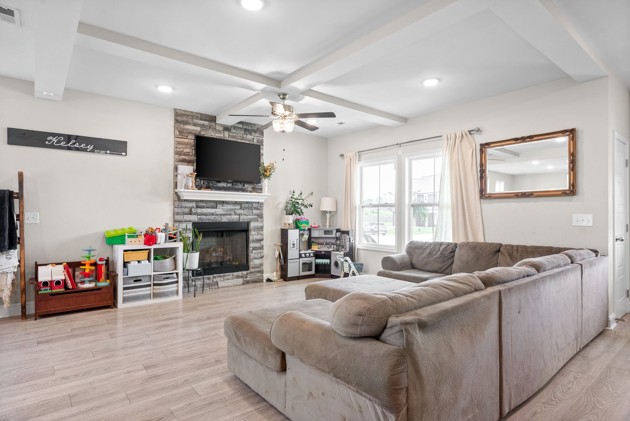 1098 Eagles View Dr