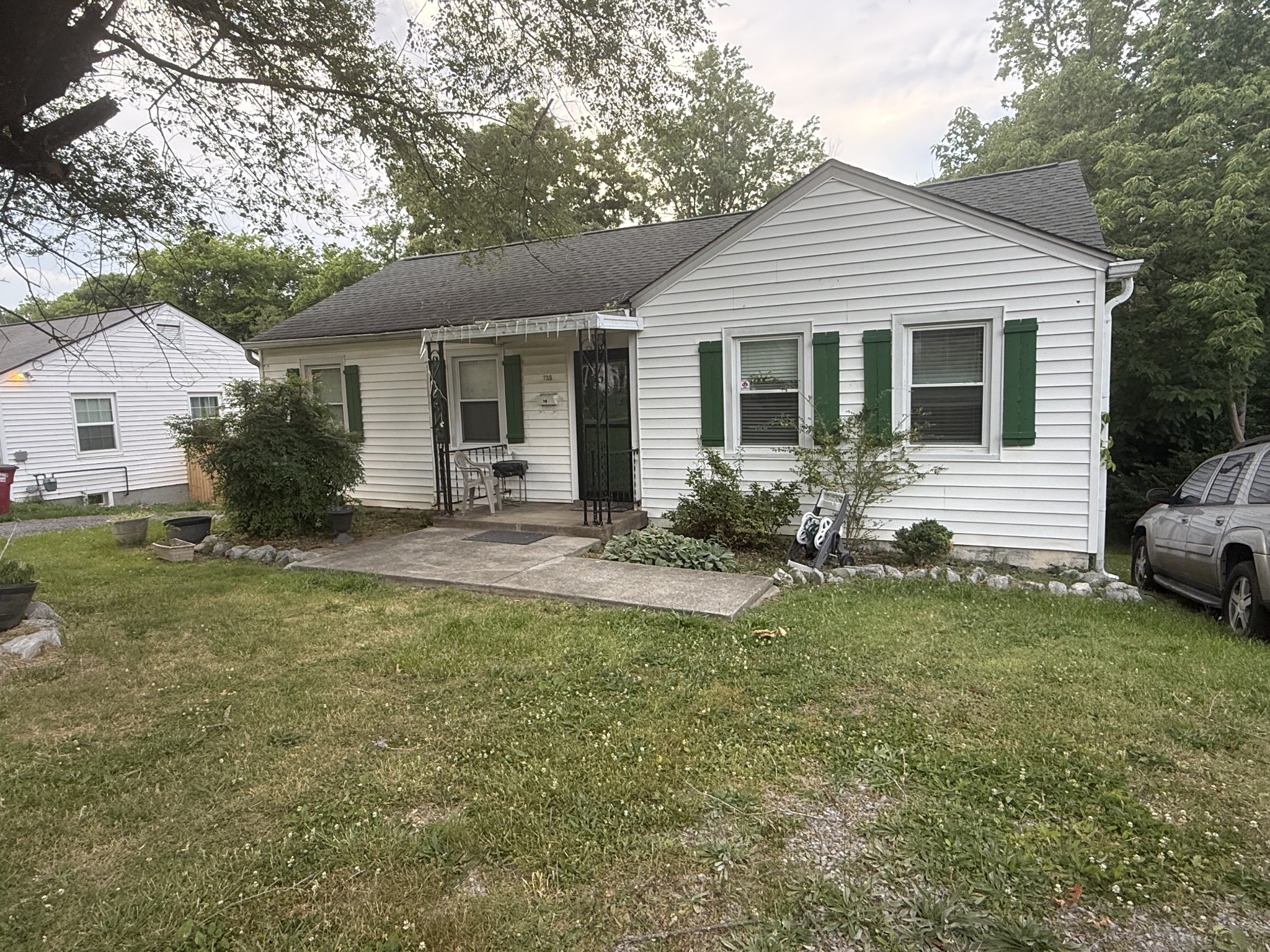 735 Woodmont Blvd
