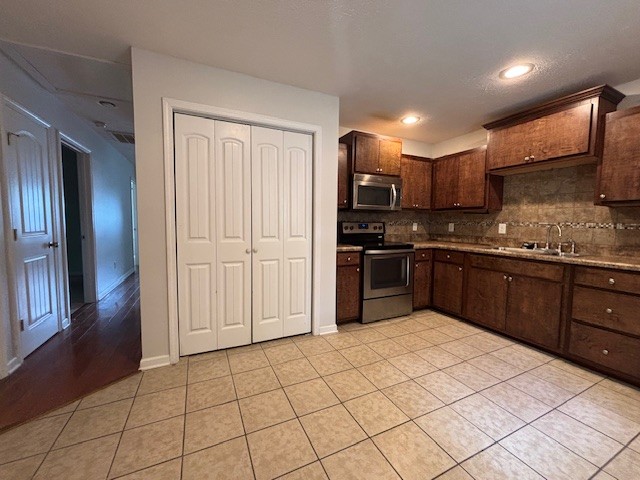 330 Oakwood Rd