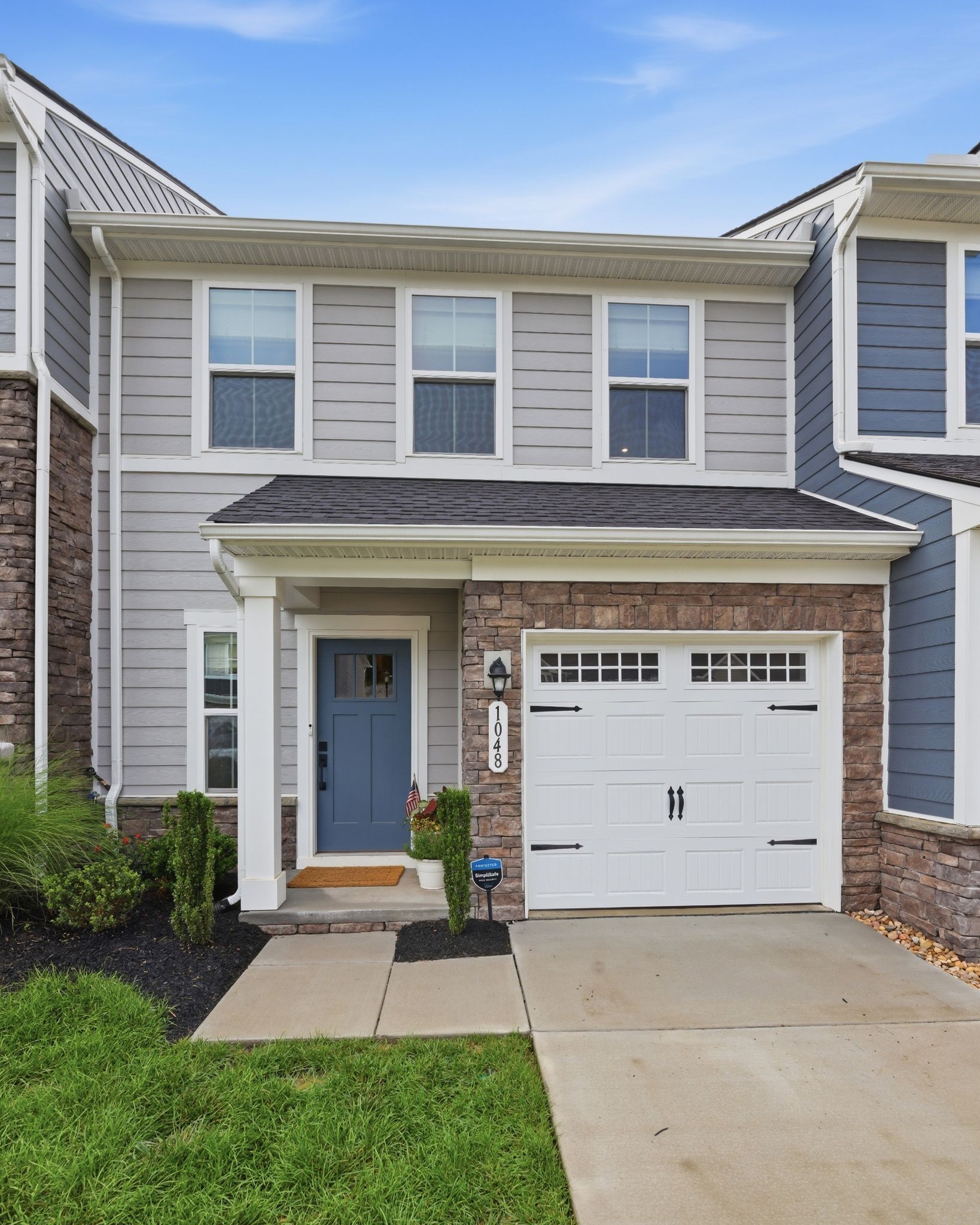 1048 Mountain View Dr