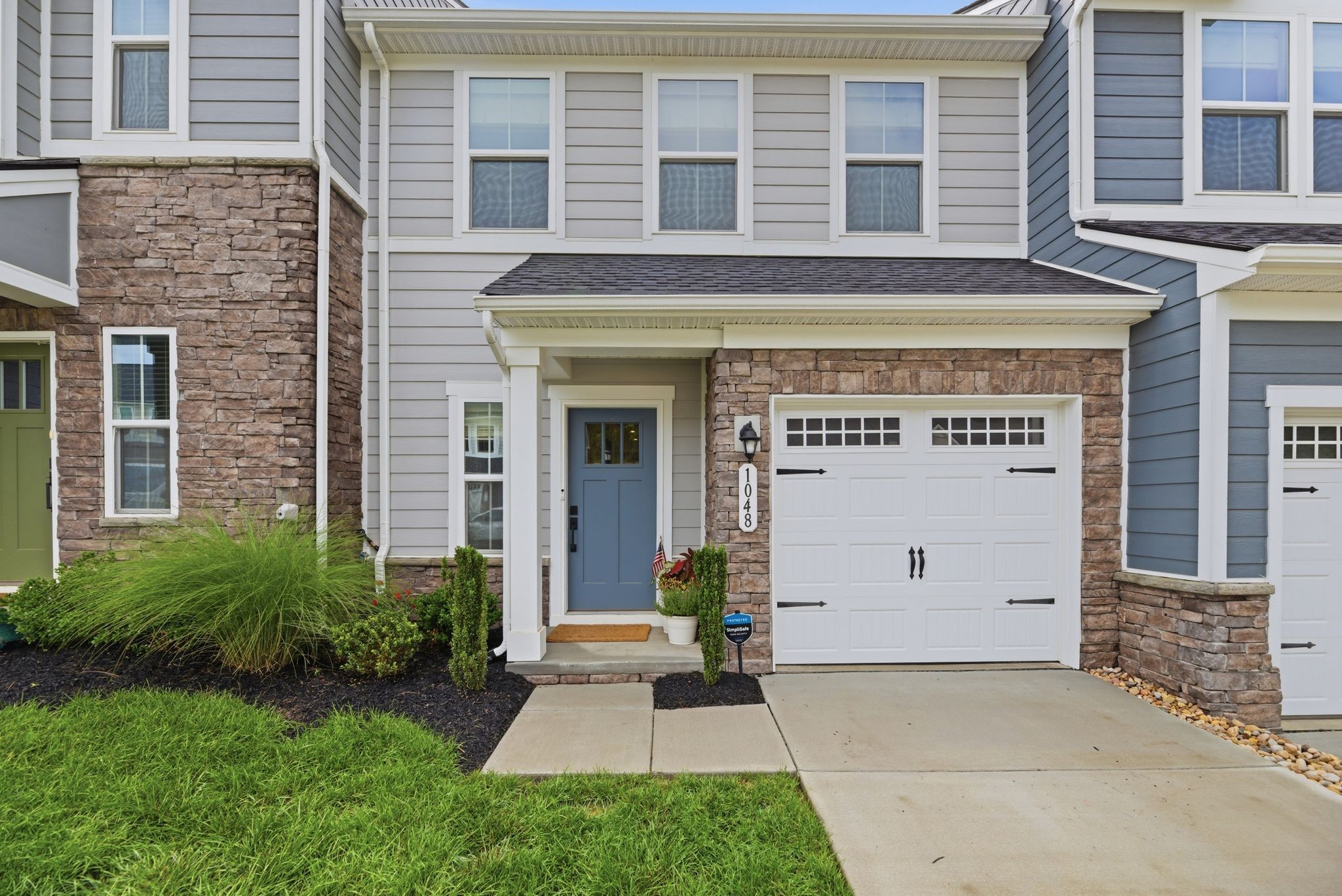 1048 Mountain View Dr
