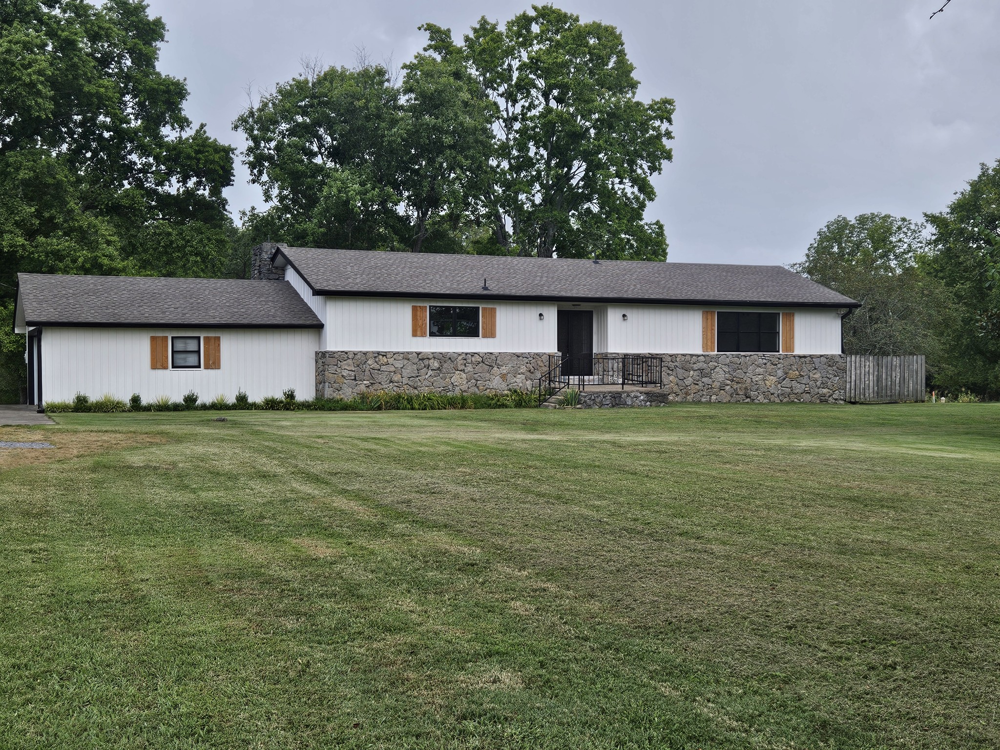330 Newton Ln