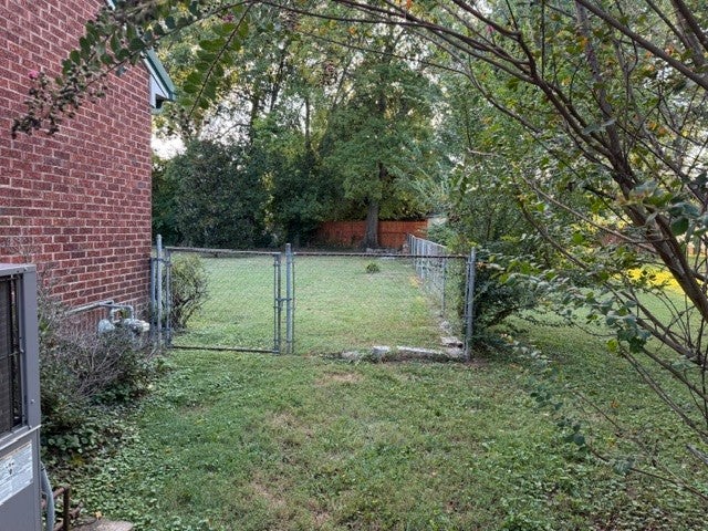 1110 Lindell Blvd