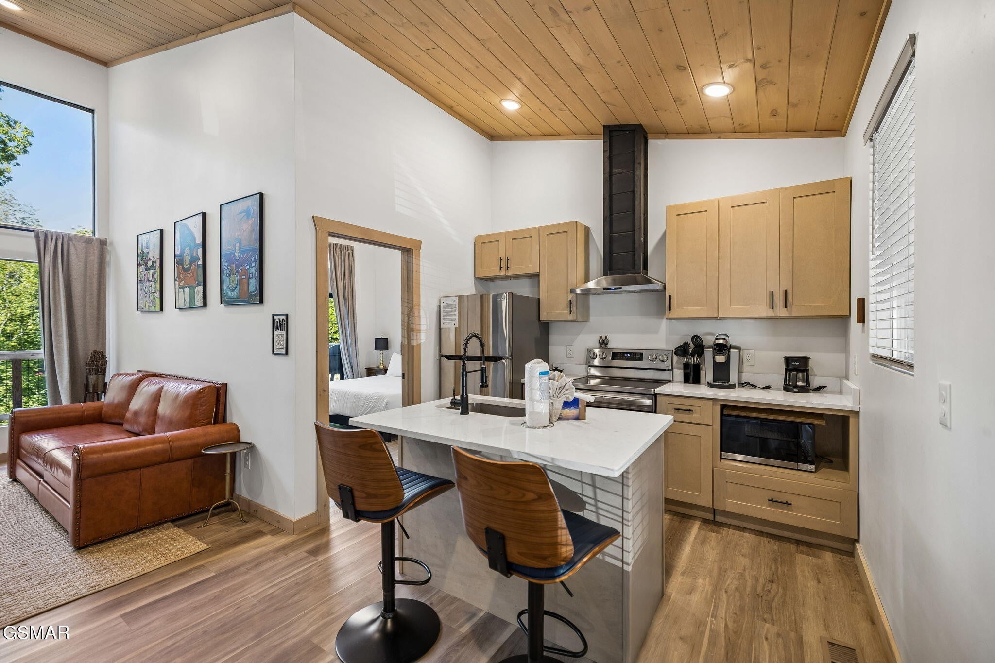 2241 E View Drive