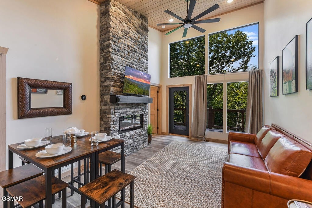 2241 E View Drive