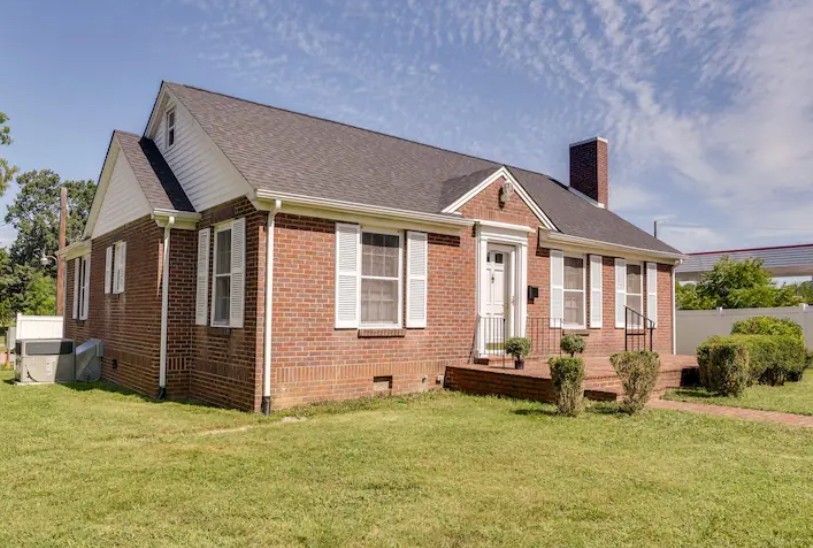 208 W Blackwell St