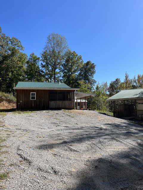 Photo of 173 Cross Creek Ln, Linden, TN 37096 (MLS # 3015049)