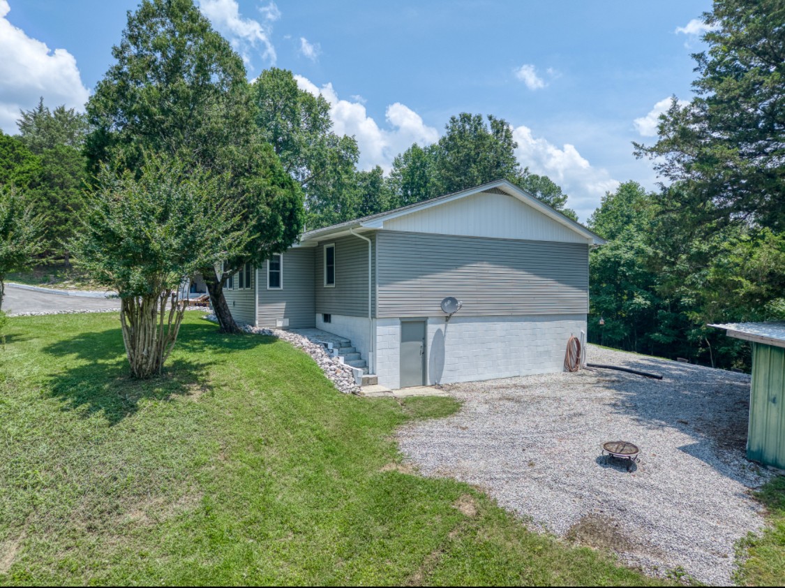 346 Luna Ln