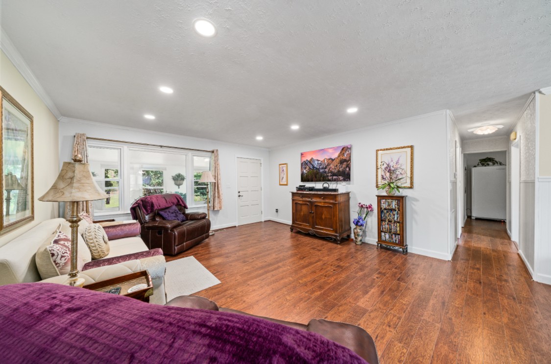 346 Luna Ln