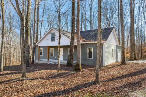 32 Periwinkle Path Leoma TN 38468