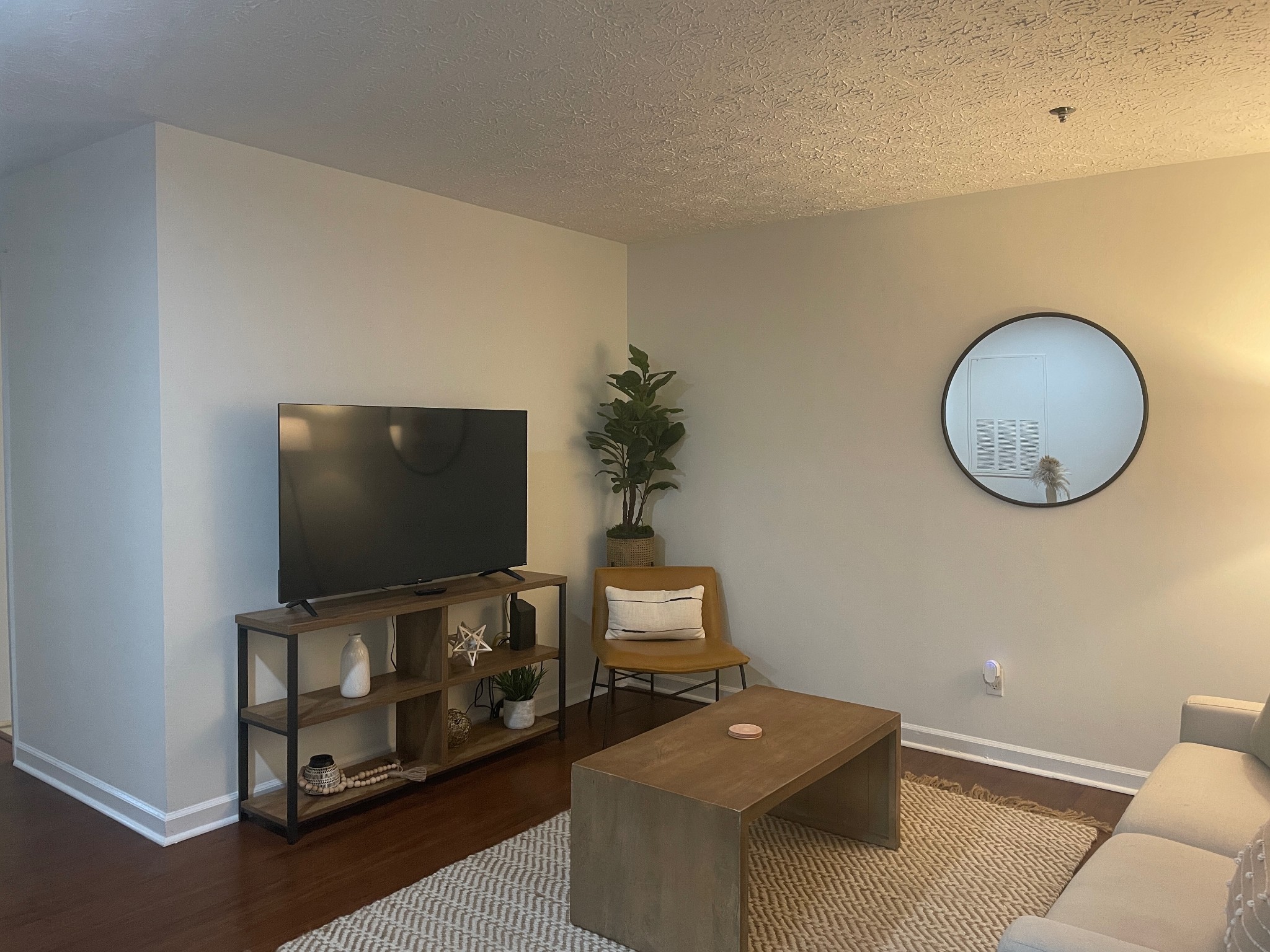 1808 State St 211