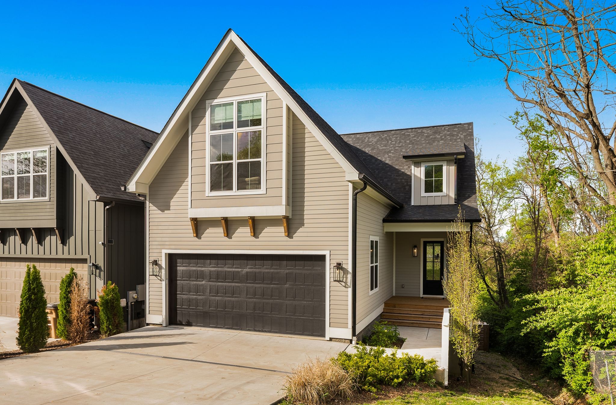 546 Whispering Hills Dr