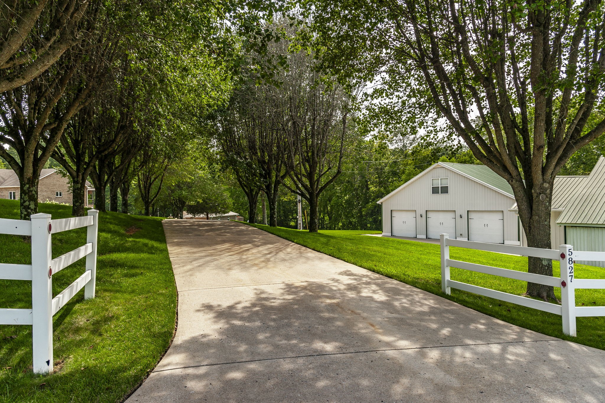5827 Highway 76 E