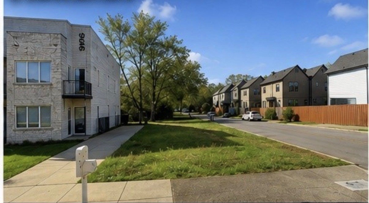 listing at 906 Cheatham Pl, Nashville