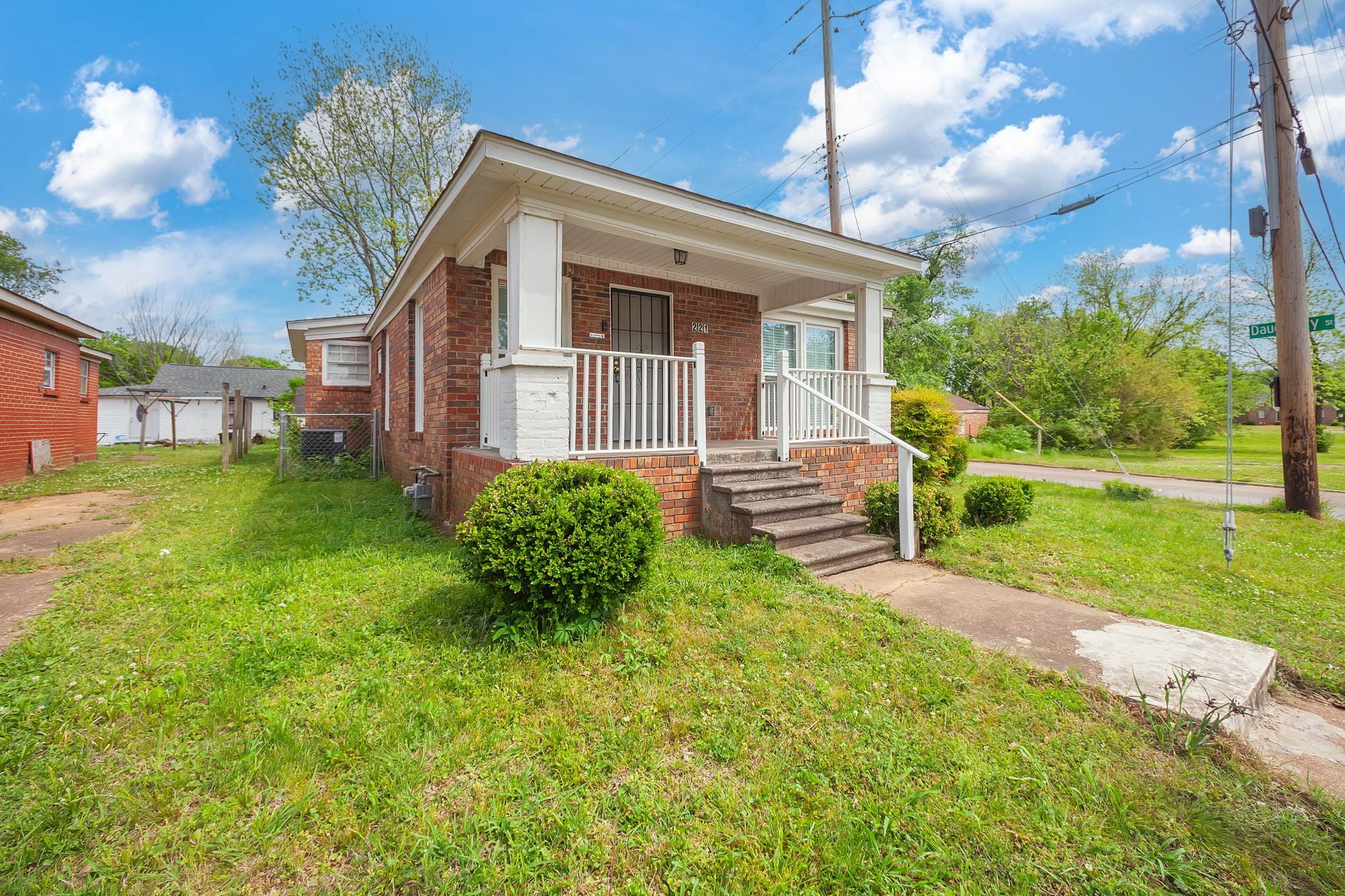 221 Burton St