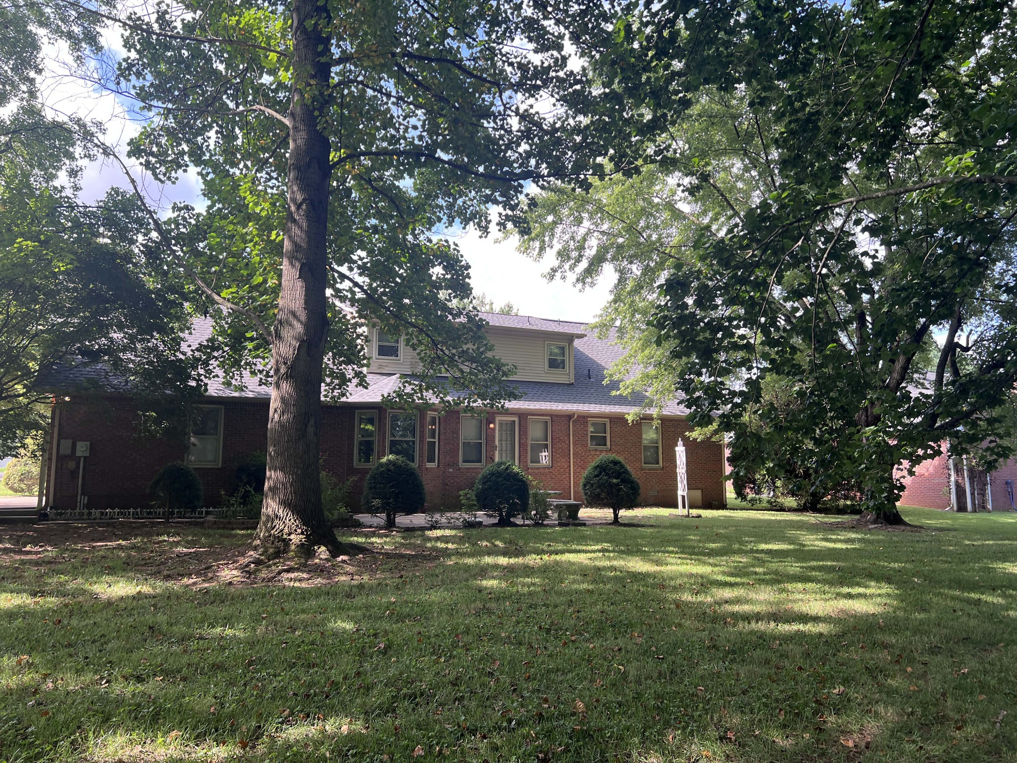 2121 Red Mile Rd