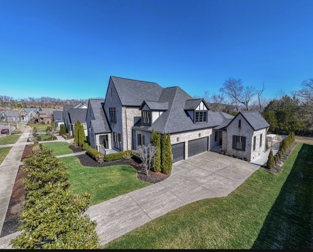 7045 Lanceleaf Dr