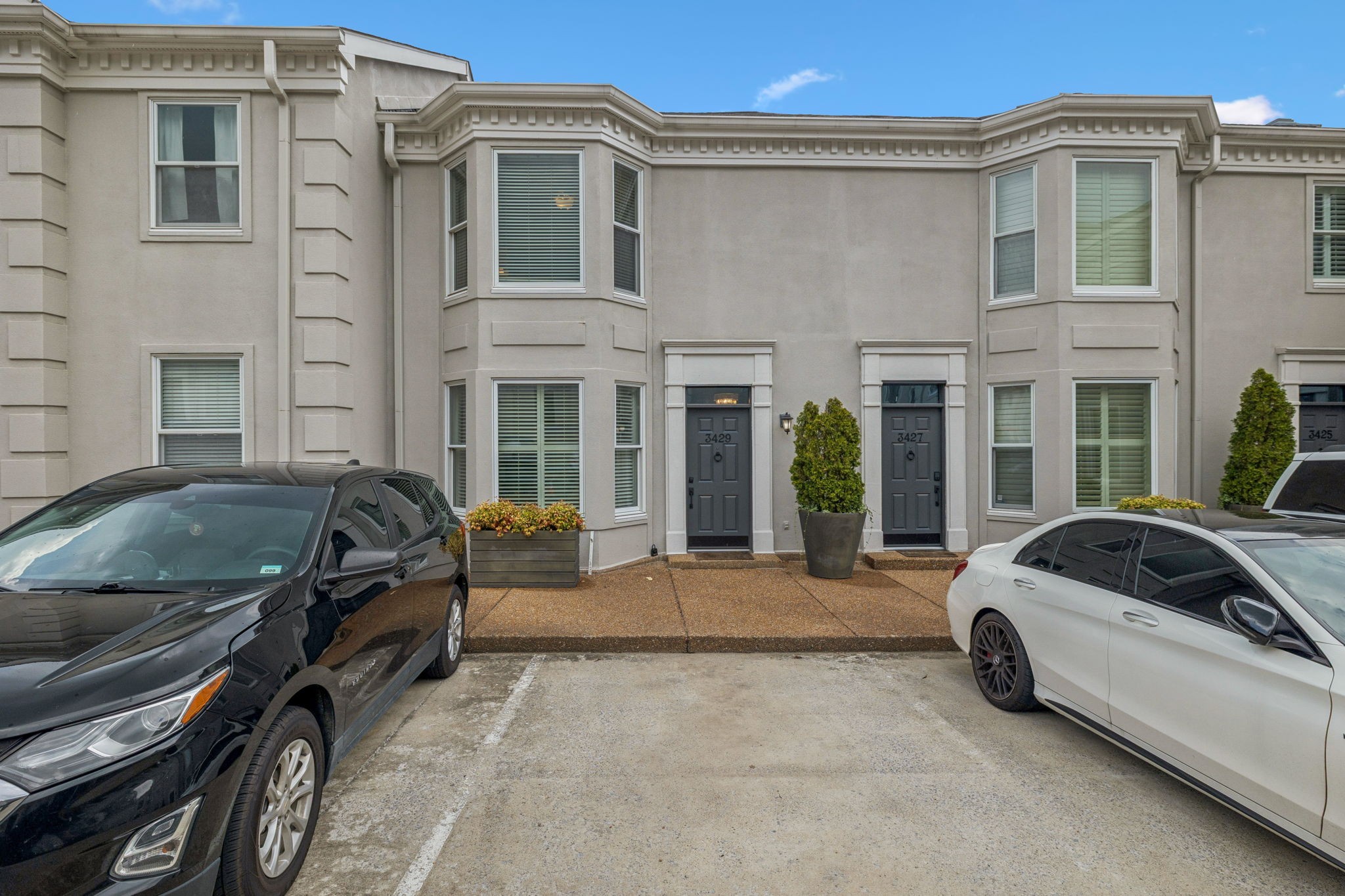 3429 Golf Club Ln