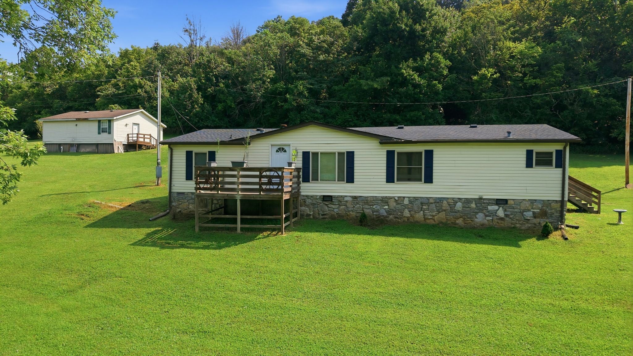 1305 Wolf Hill Rd