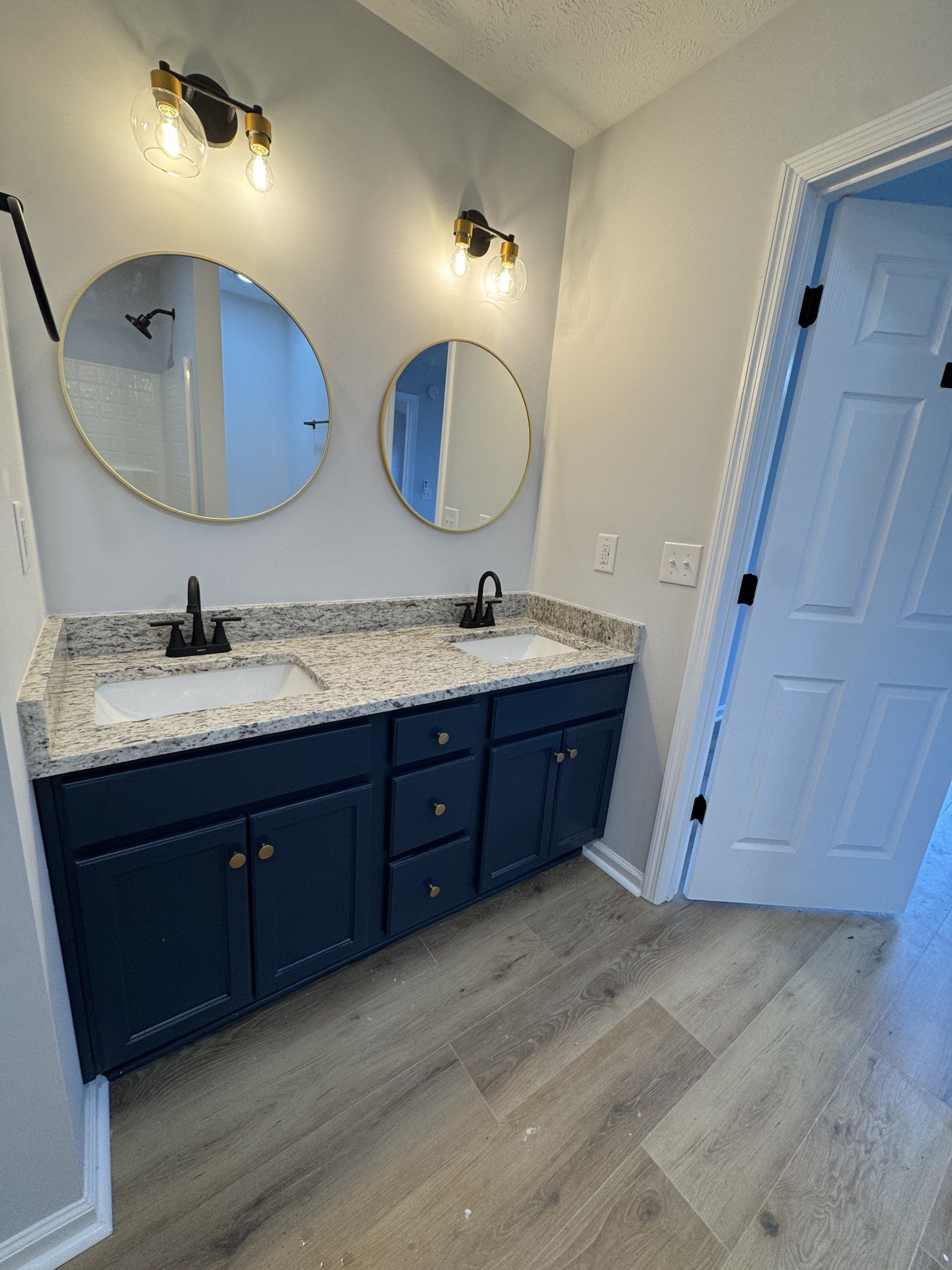 2717 Cayuga Dr