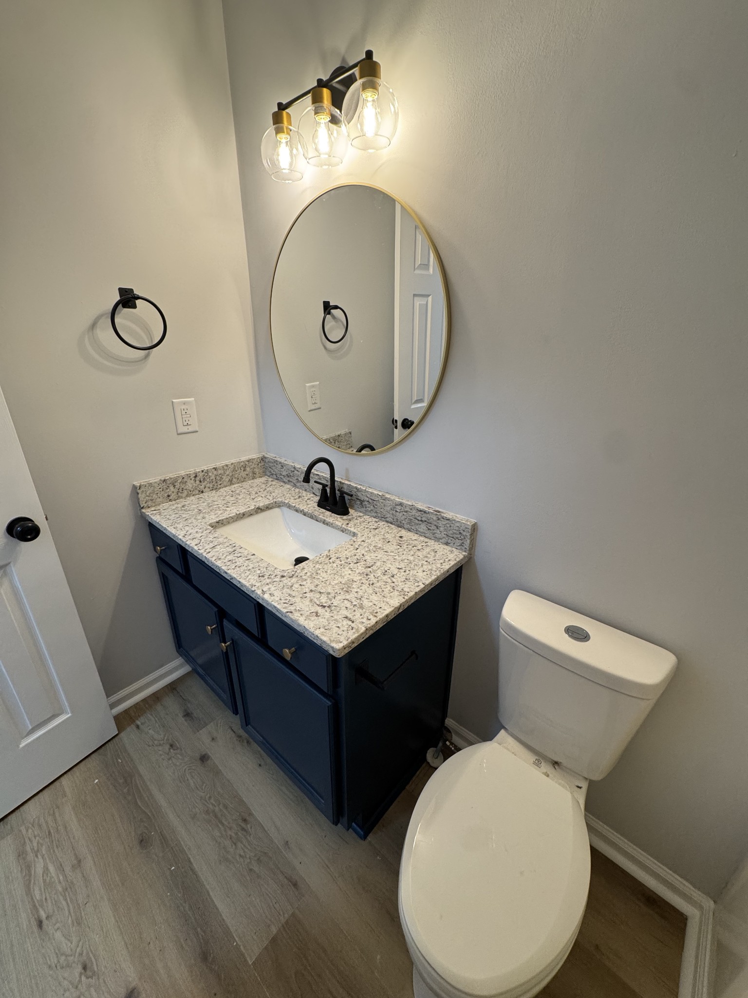 2717 Cayuga Dr
