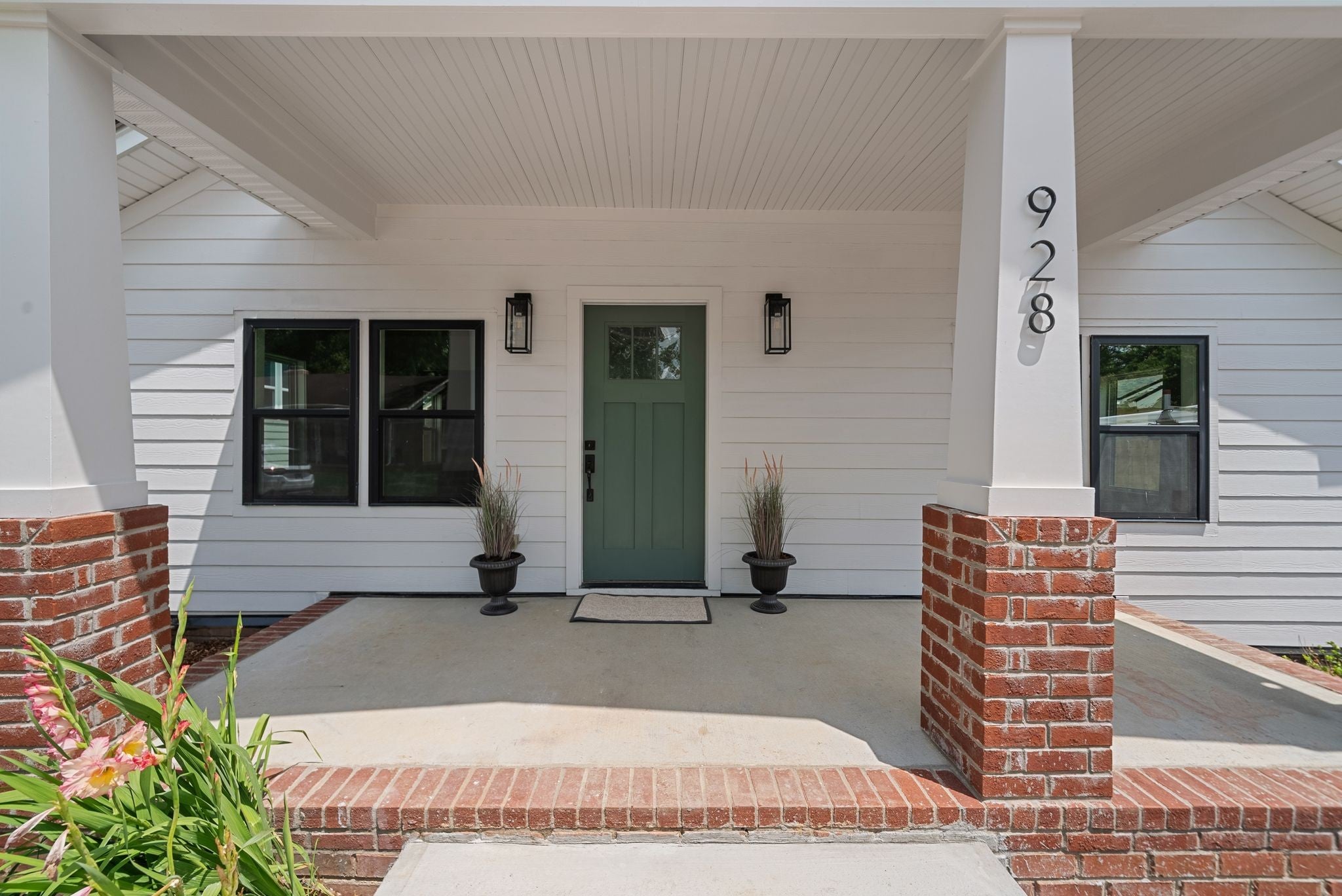 928 Glass St