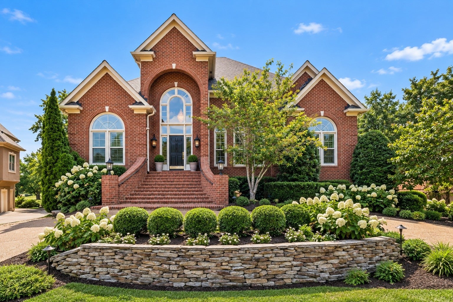 5215 Country Club Dr