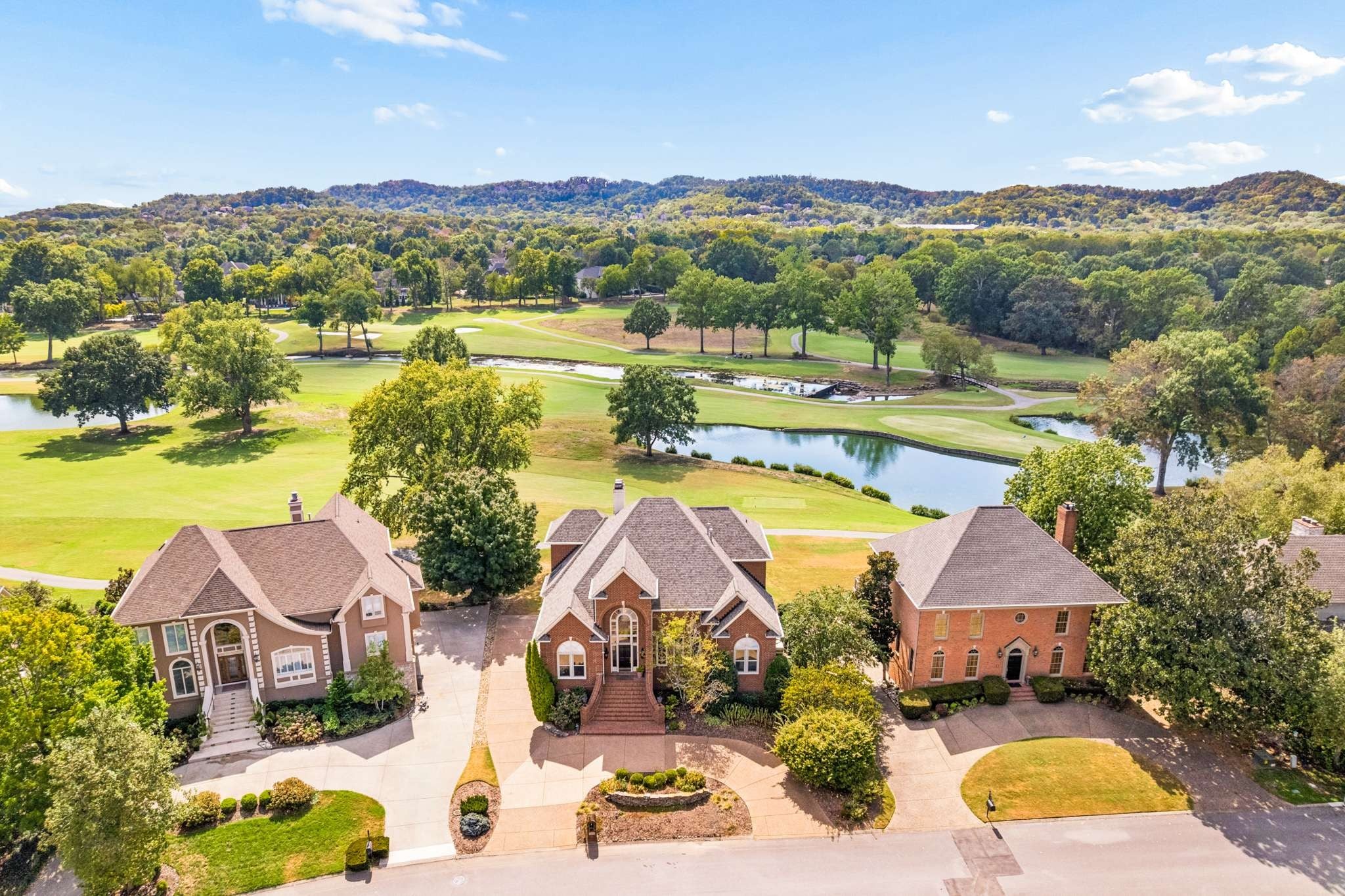 5215 Country Club Dr