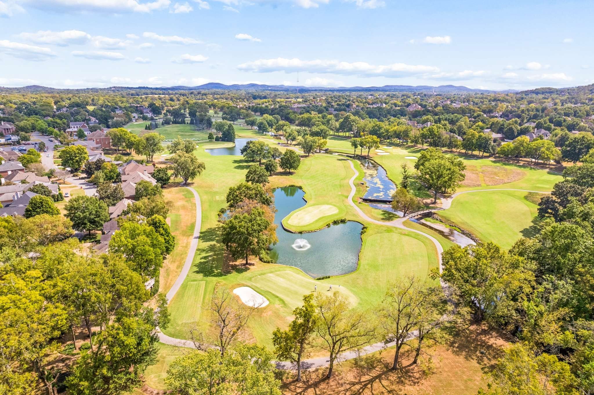 5215 Country Club Dr