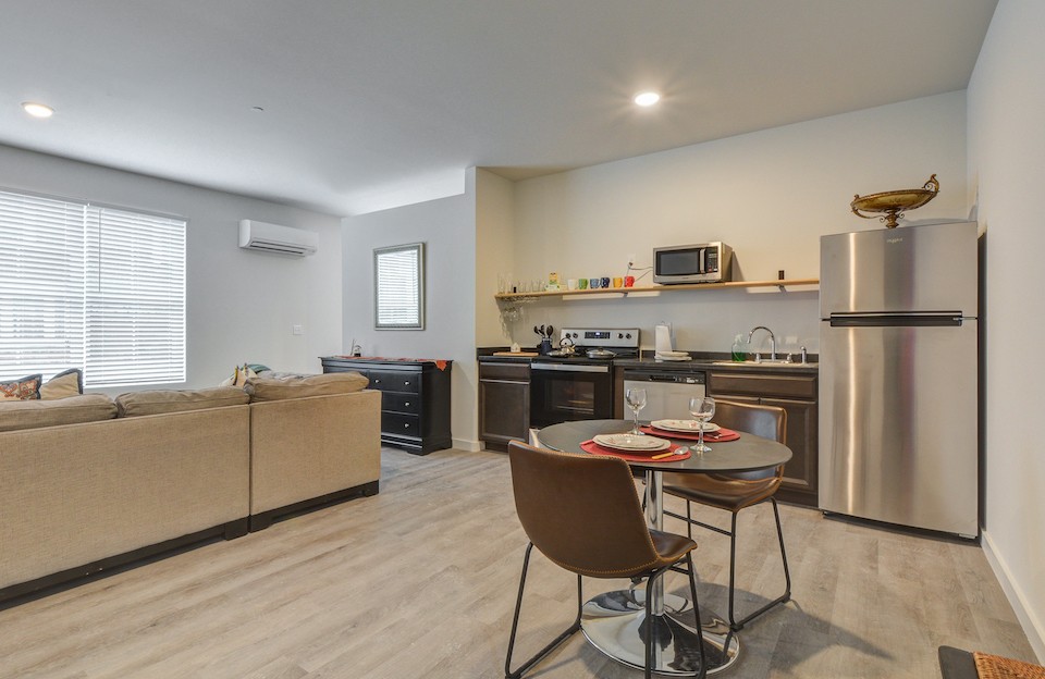 518 Madison St 212