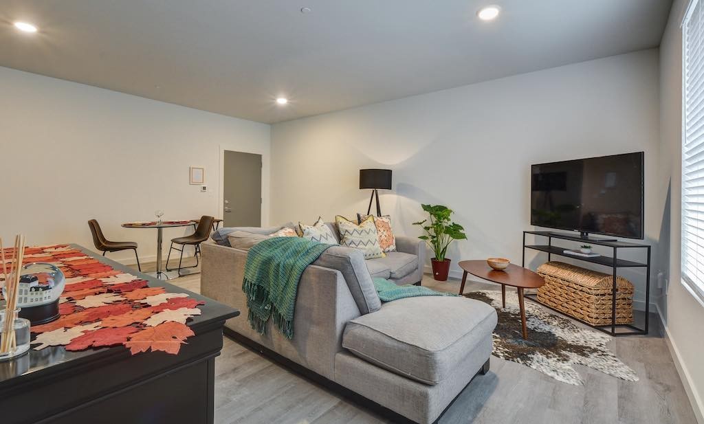 518 Madison St 212