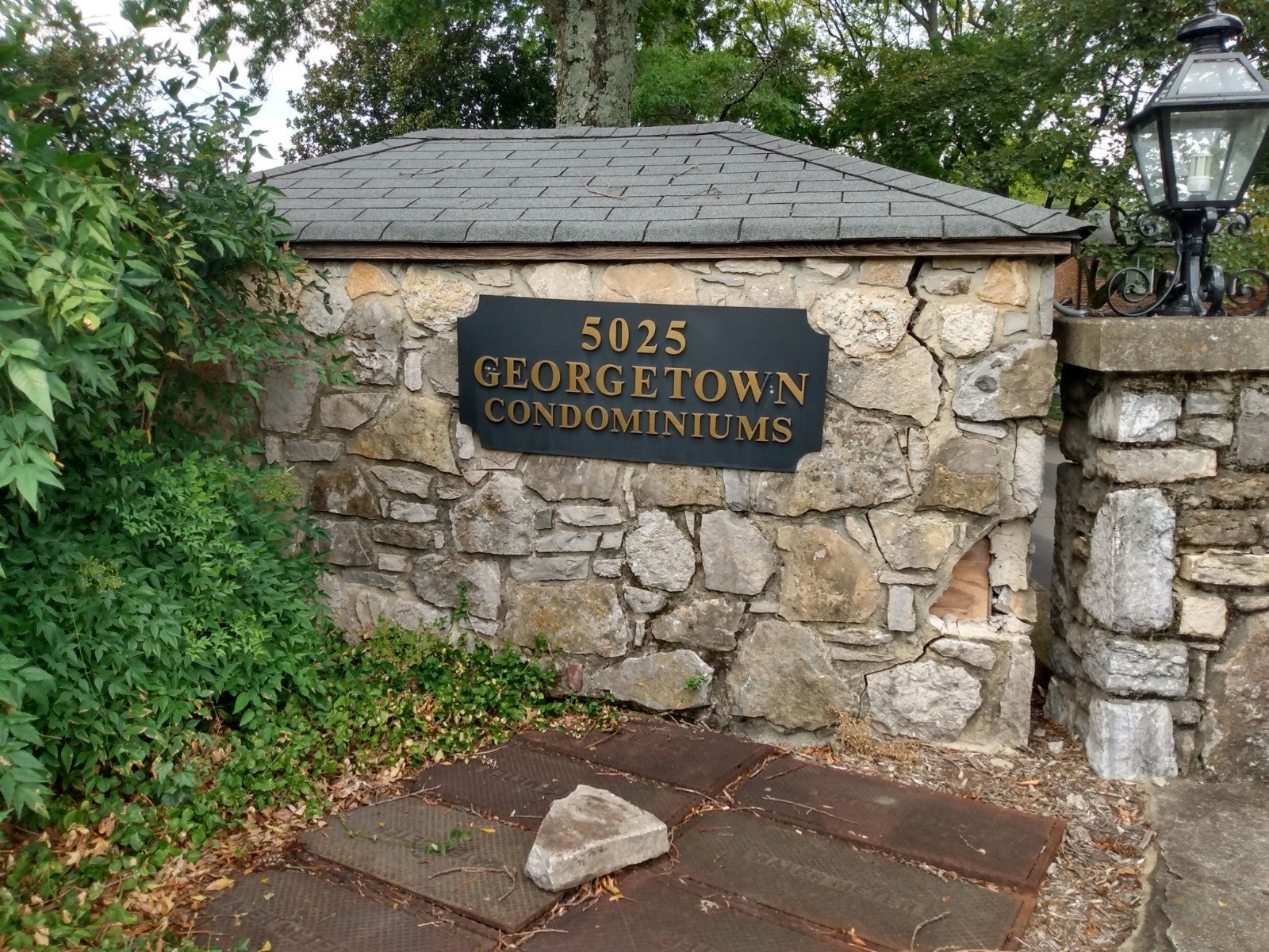2.0-bed rental at 5025 Hillsboro Pike 7d