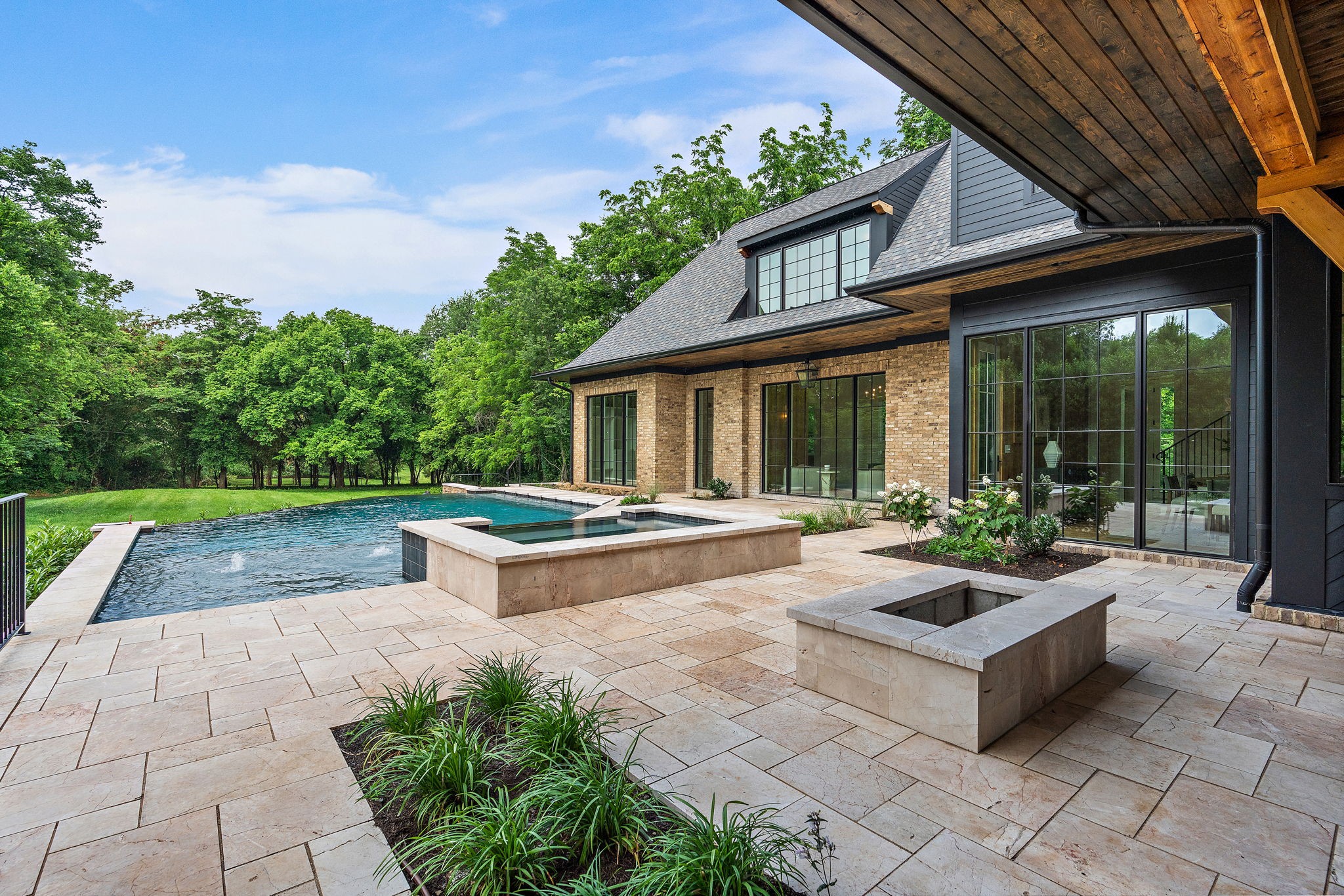 2805 Tyne Blvd