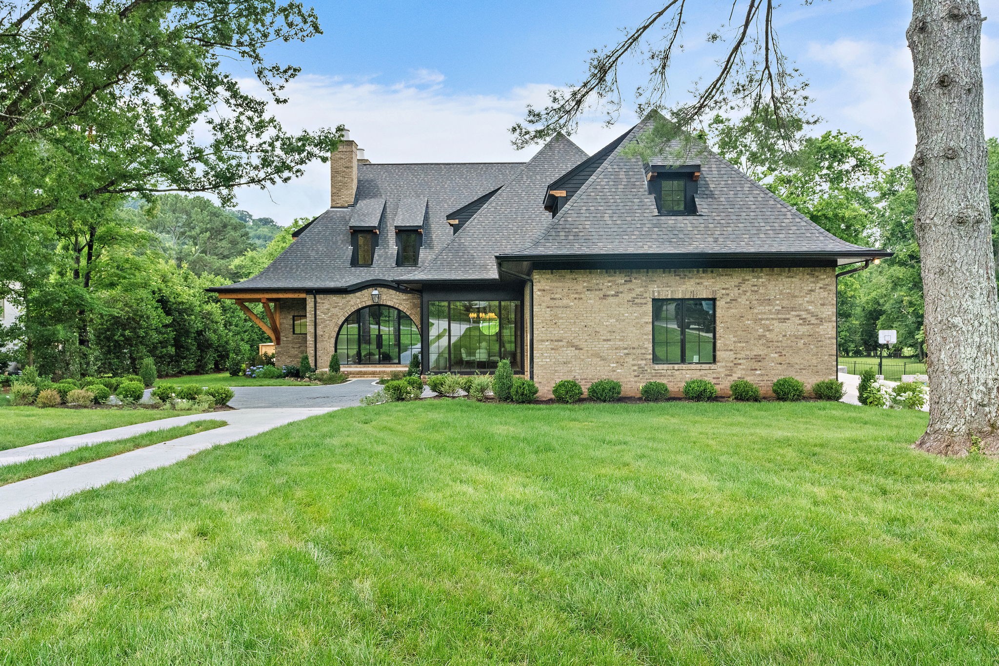 2805 Tyne Blvd