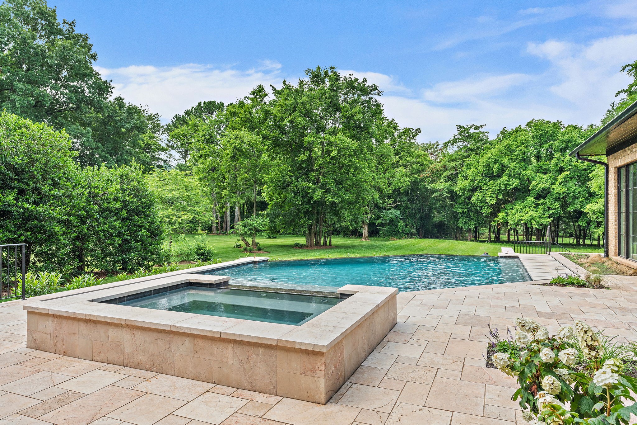 2805 Tyne Blvd
