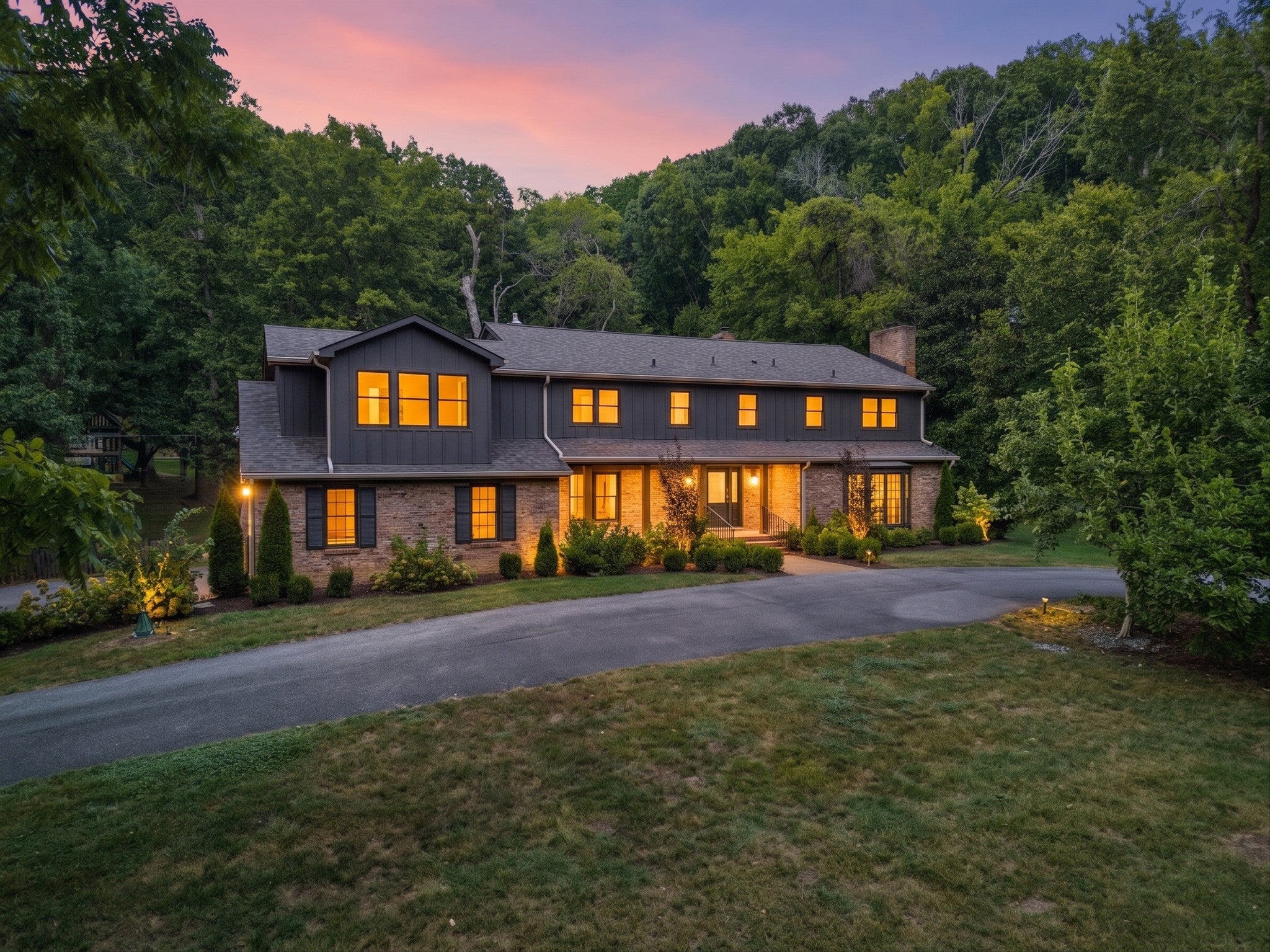 5-bed listing at 6001 Andover Dr, Nashville