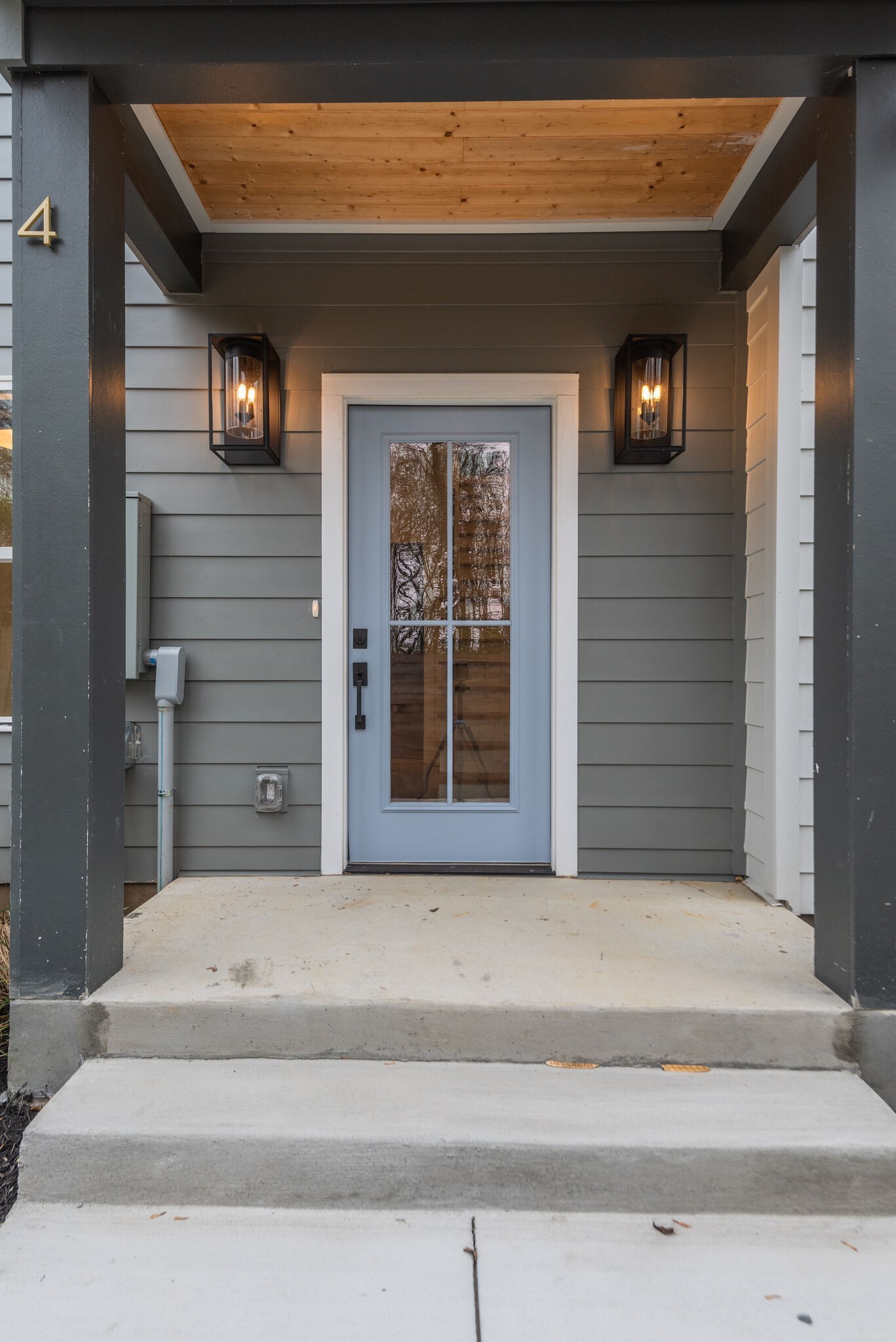 862 W Sharpe Ave 4