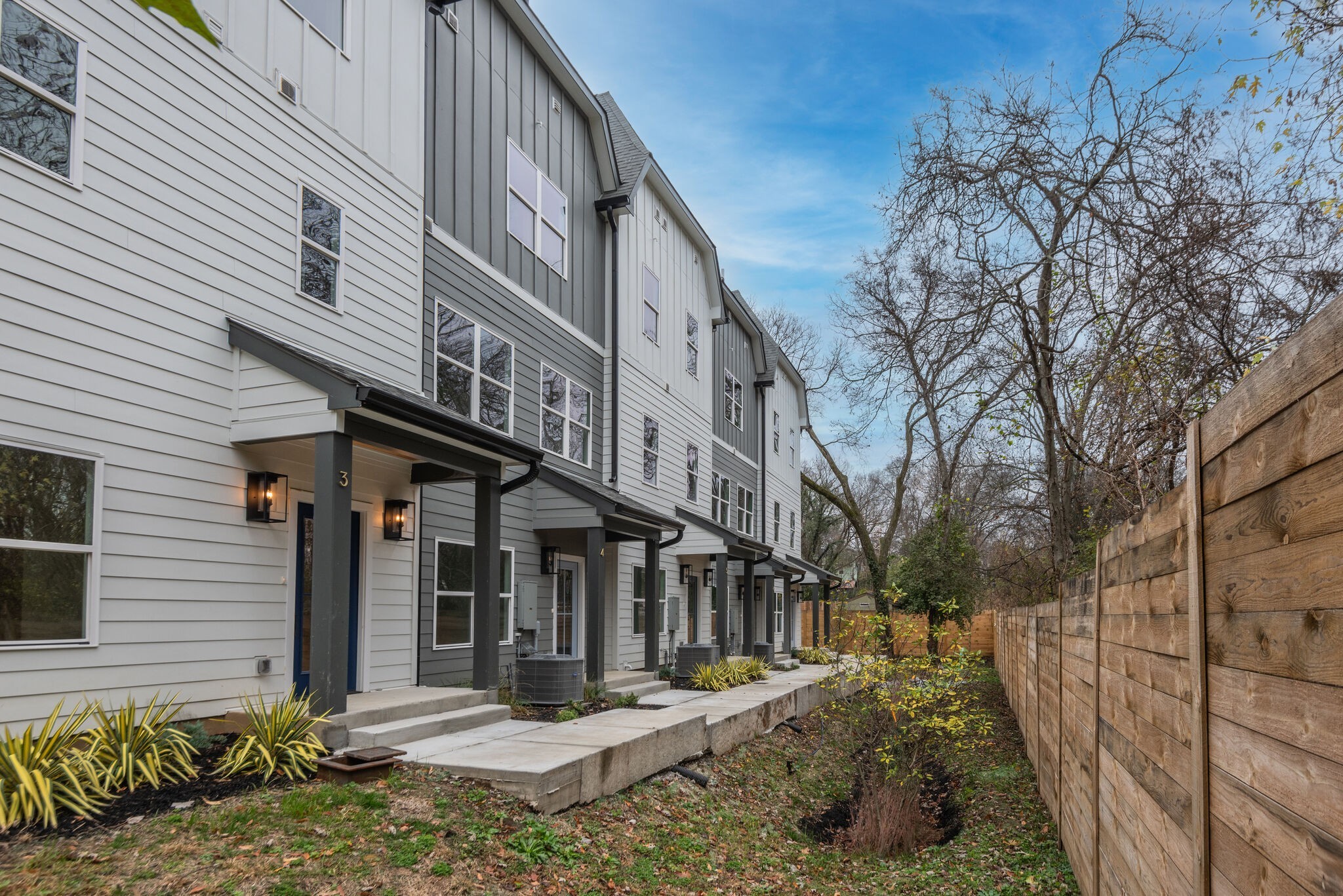 862 W Sharpe Ave 4