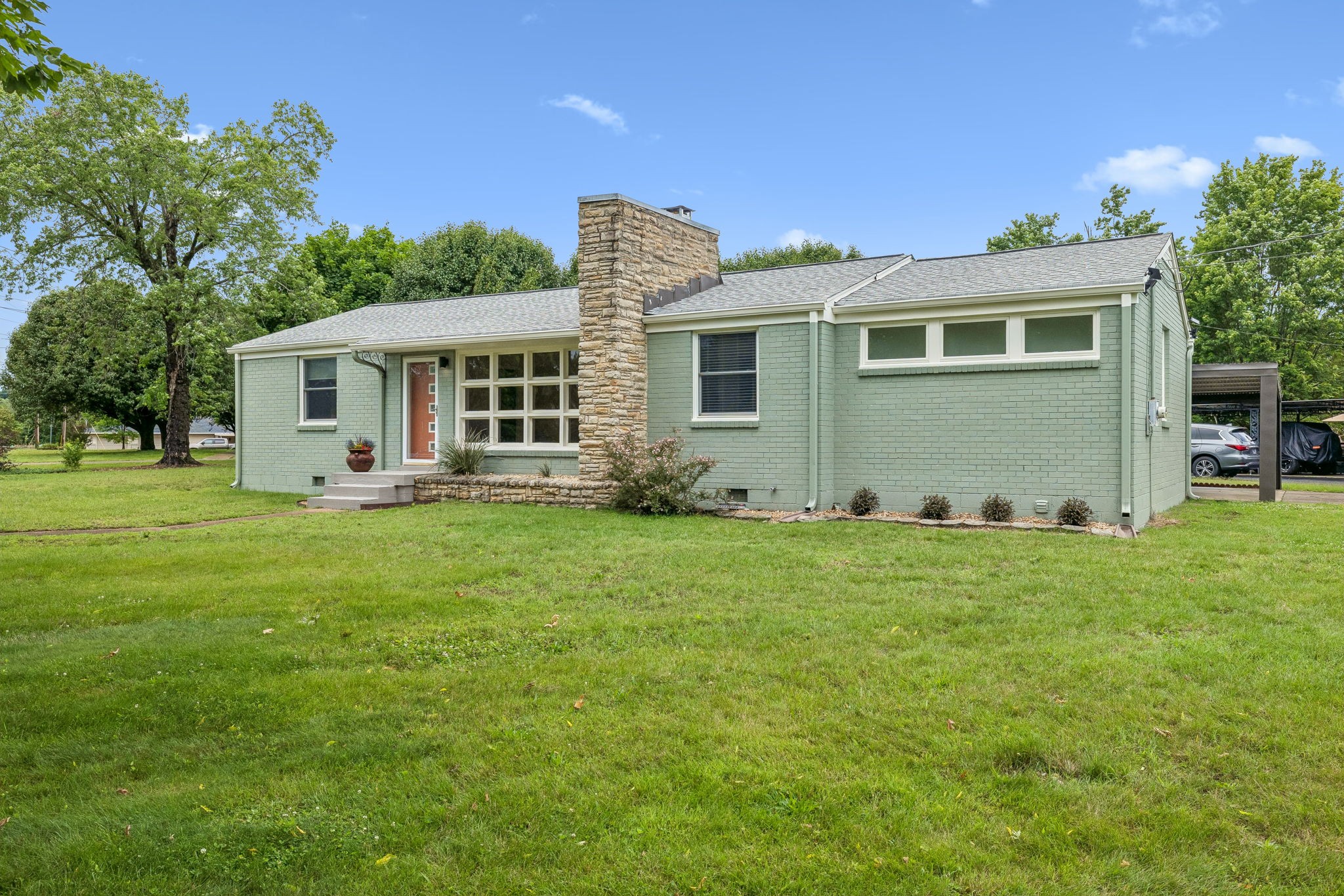 907 Joyce Ln