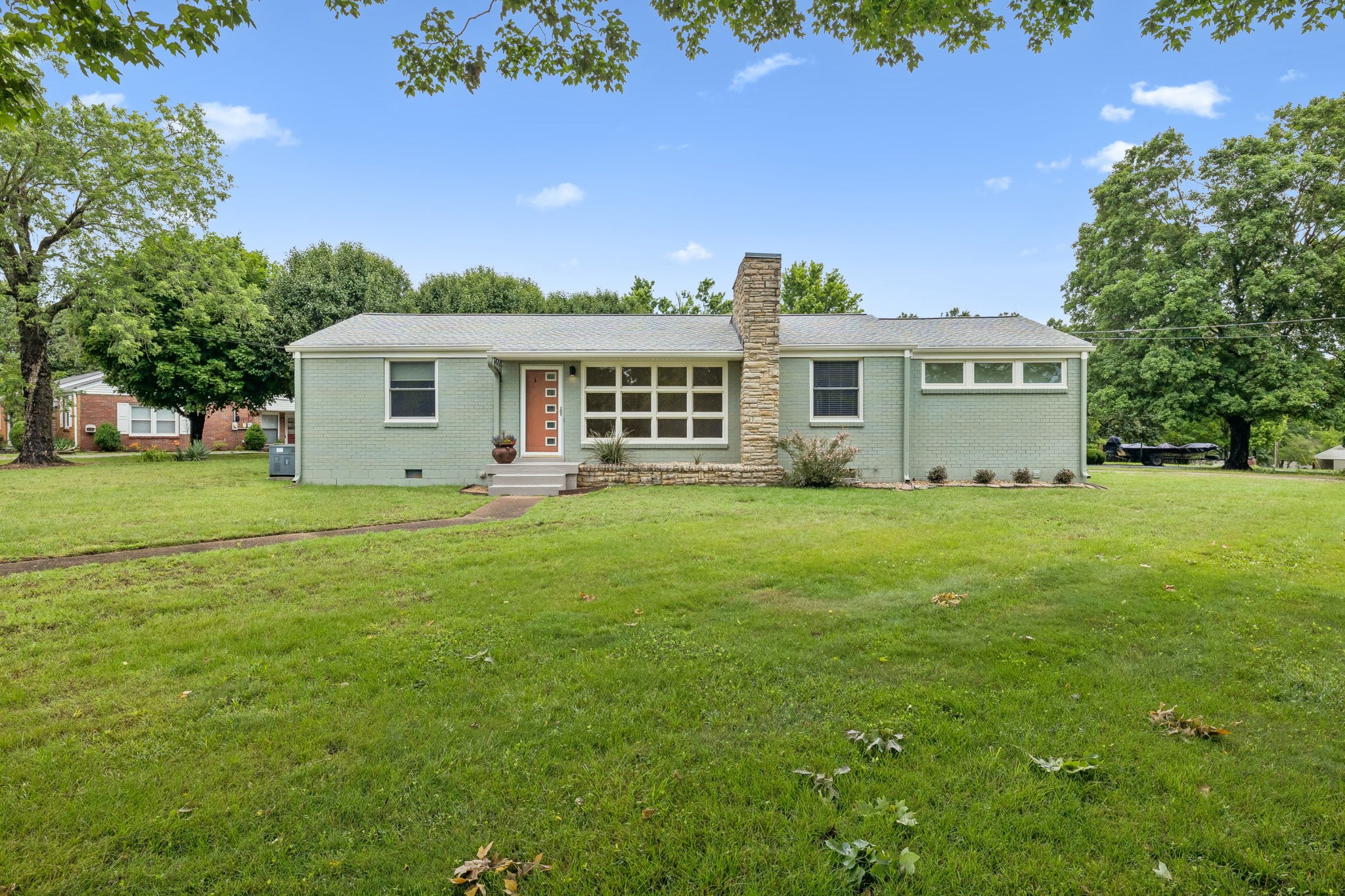 907 Joyce Ln