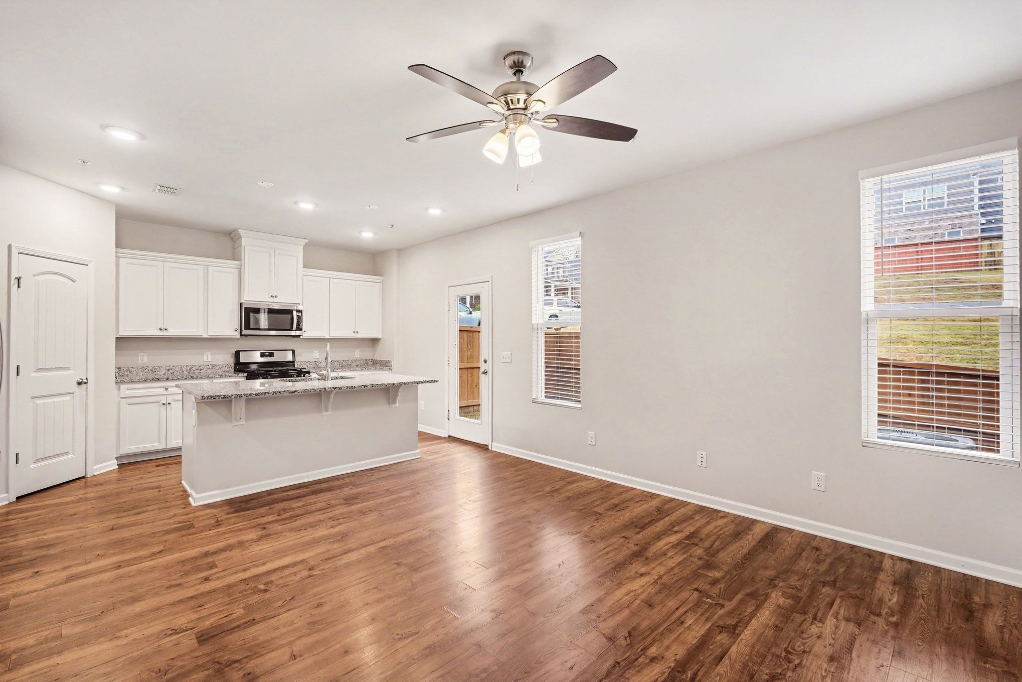 826 Kennear Ln
