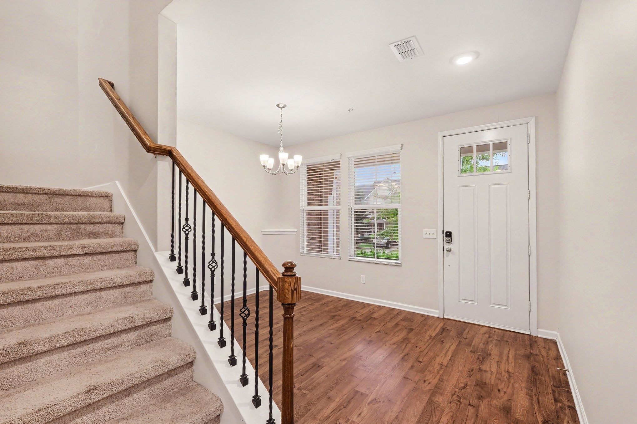 826 Kennear Ln